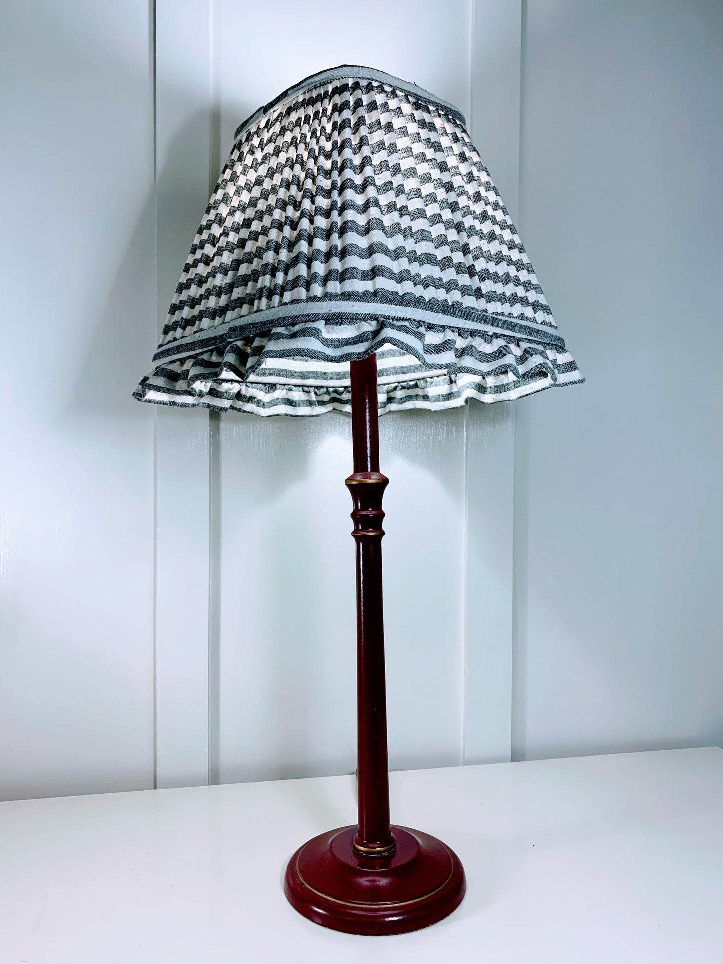 Square frame Charcoal Ruffle