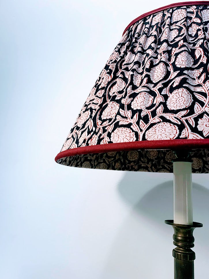 Dark Floral Lined Oval