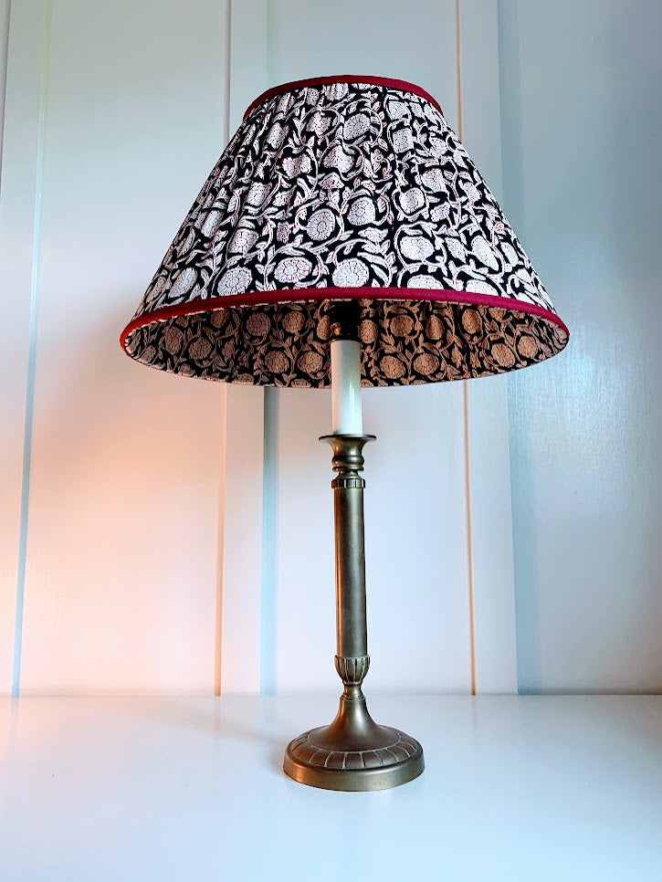 Dark Floral Lined Oval